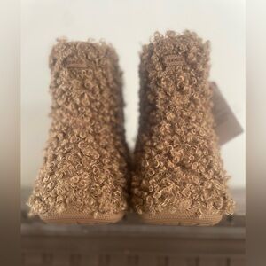 CROCS crush doodle fur boots